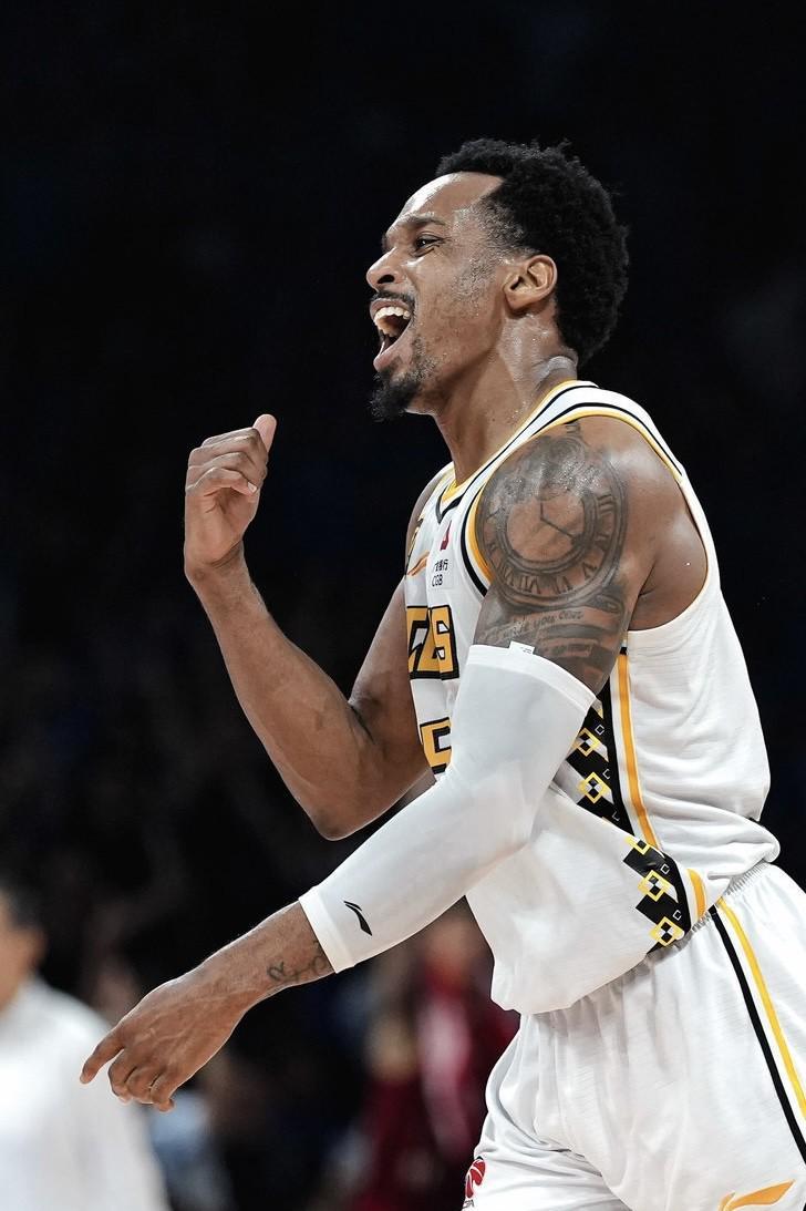 广厦总经理：布朗不愿放弃美国国籍，俱乐部也无力承担归化费